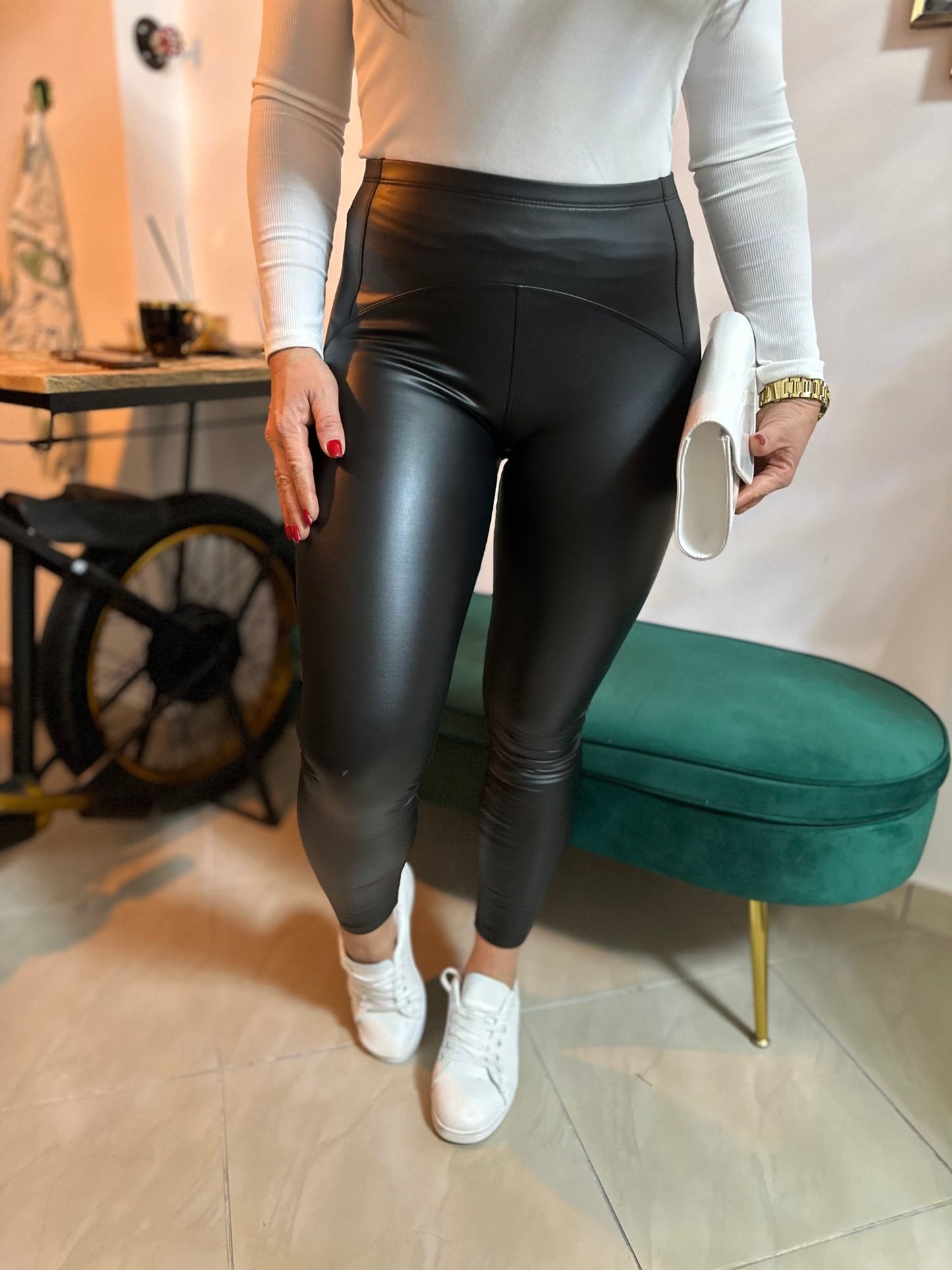 AMANDA fekete műbőr alakformáló leggings nadrág - BELADY