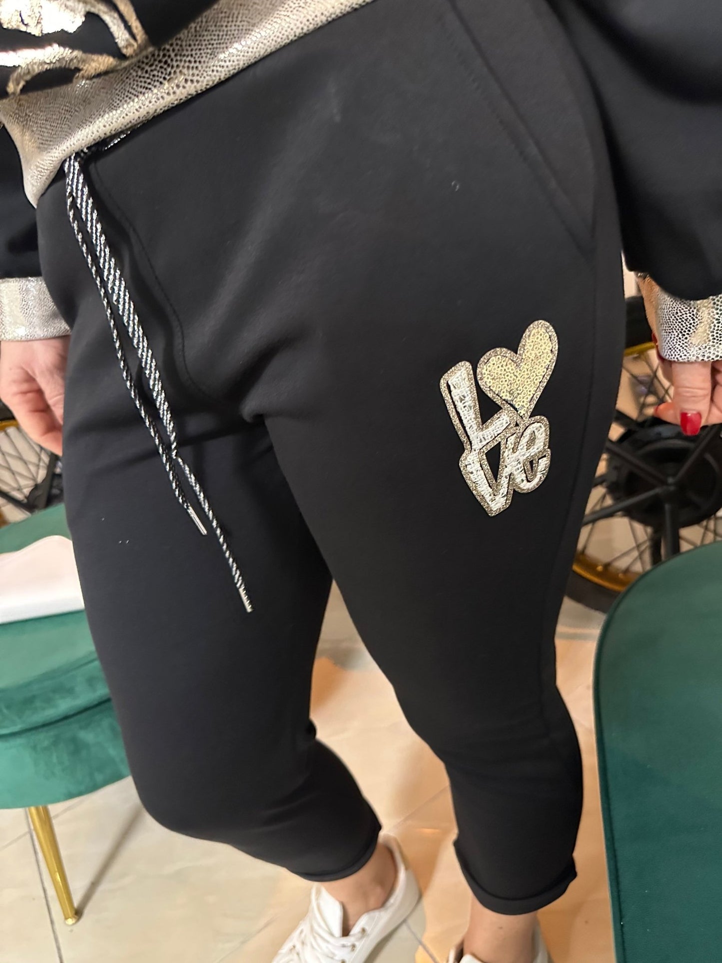 GLAMOUR fekete - bronz rózsás melegítő szett - BELADY