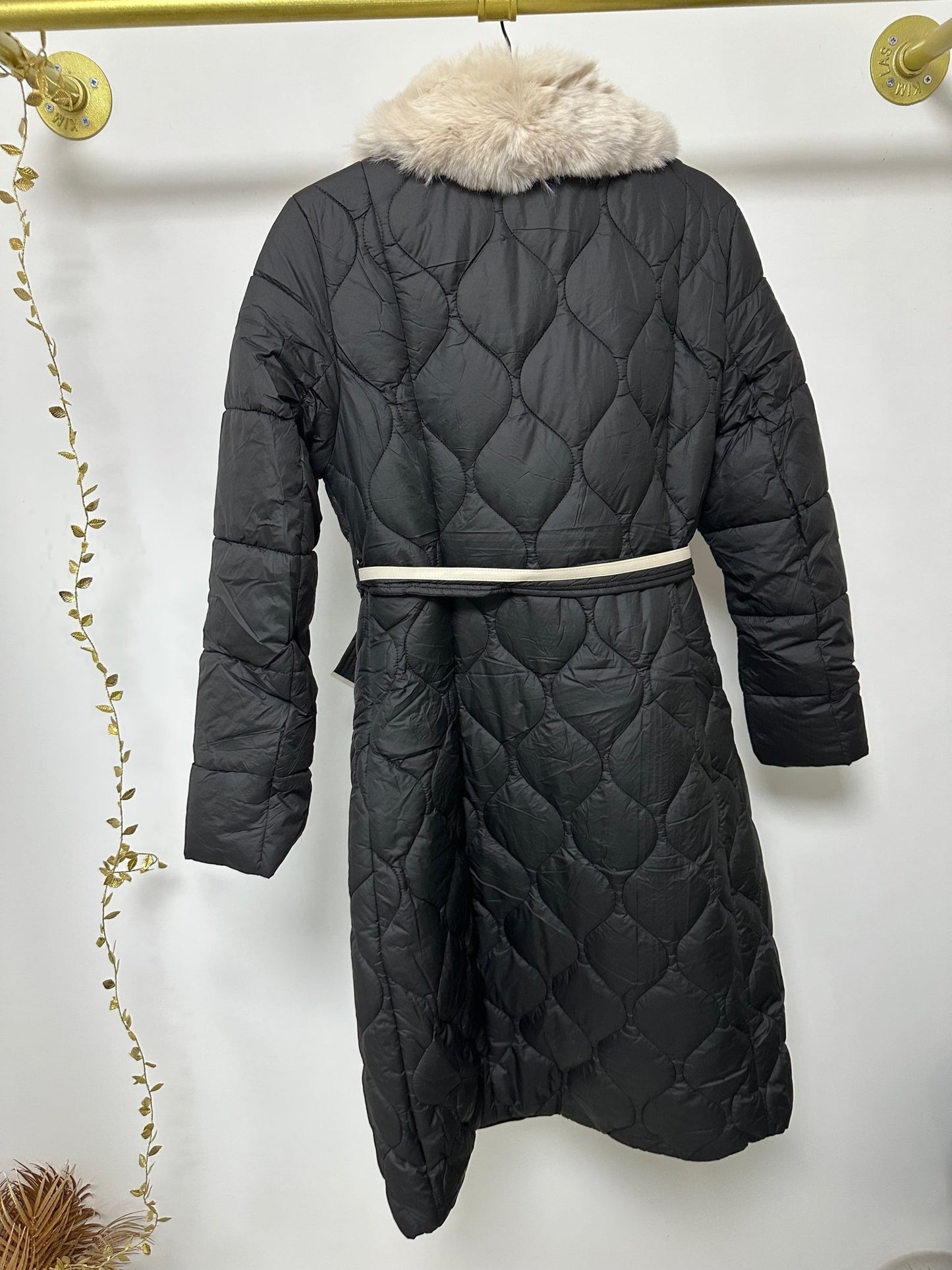 KINGA fekete szőrmés bélelt hosszú kabát - BELADY