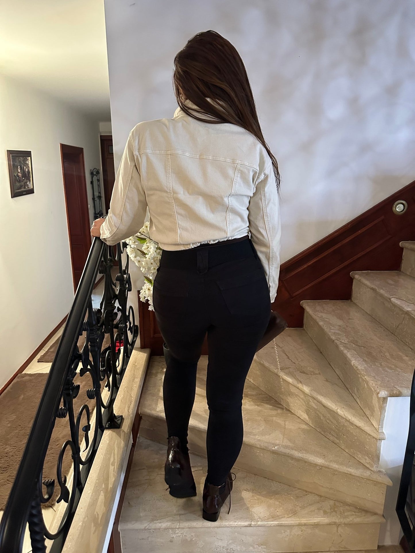 LARISSA fekete skinny elasztikus farmer nadrág övvel - BELADY
