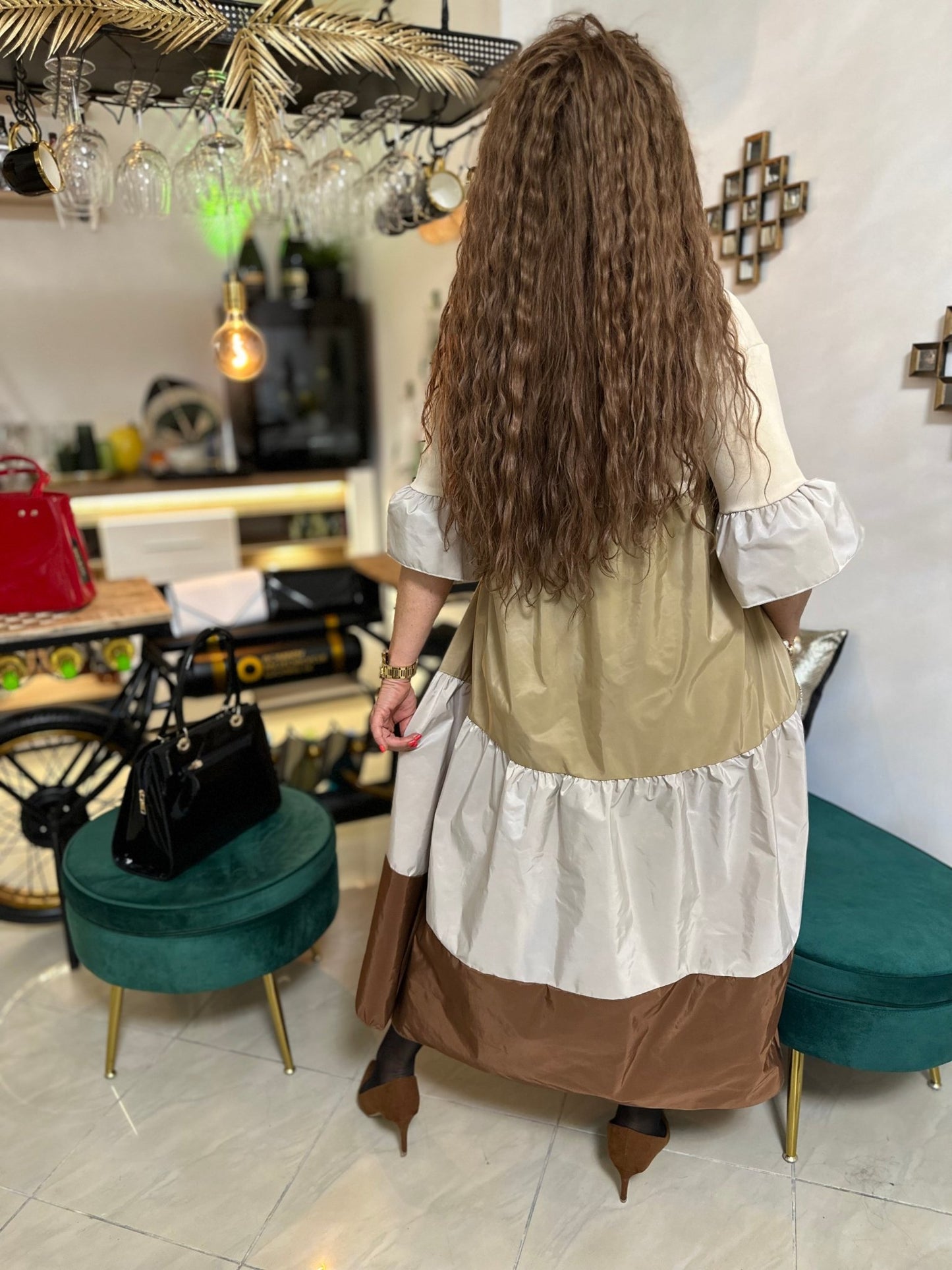 SAMANTHA bézs - barna - szürke elegáns hosszú ruha - BELADY