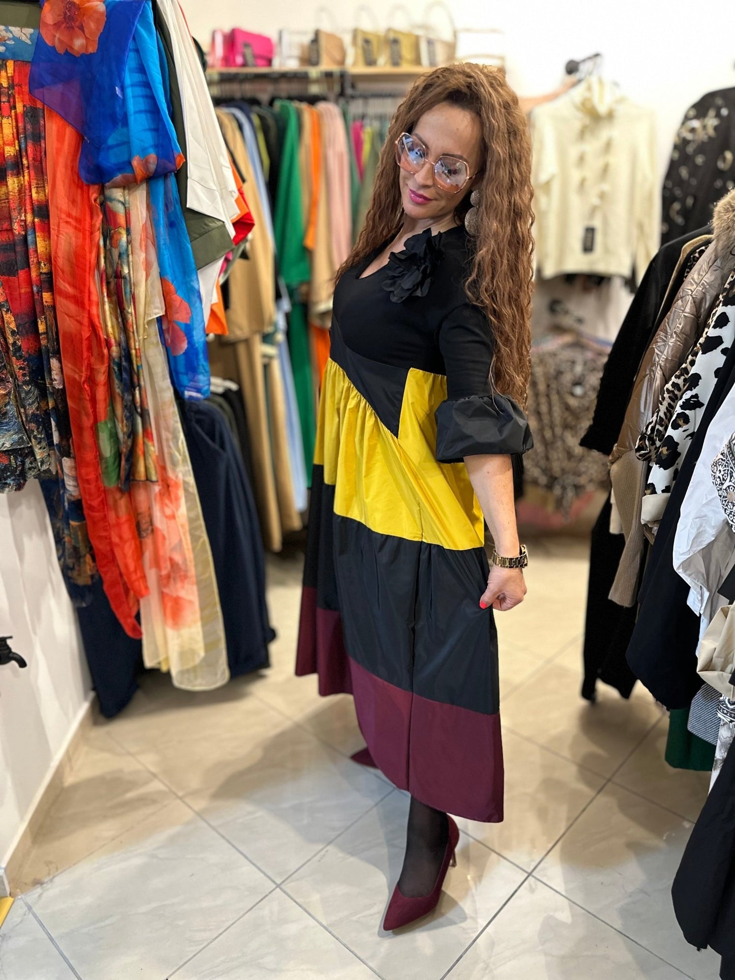 SAMANTHA fekete - sárga - bordó elegáns hosszú ruha - BELADY