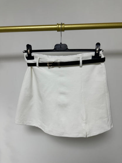 ANI fehér mini szoknya nadrág övvel - BELADY