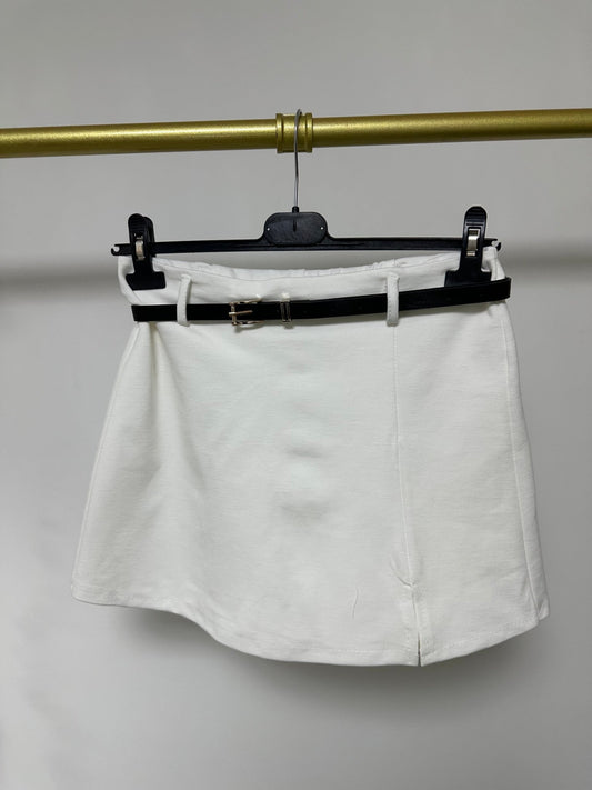 ANI fehér mini szoknya nadrág övvel - BELADY