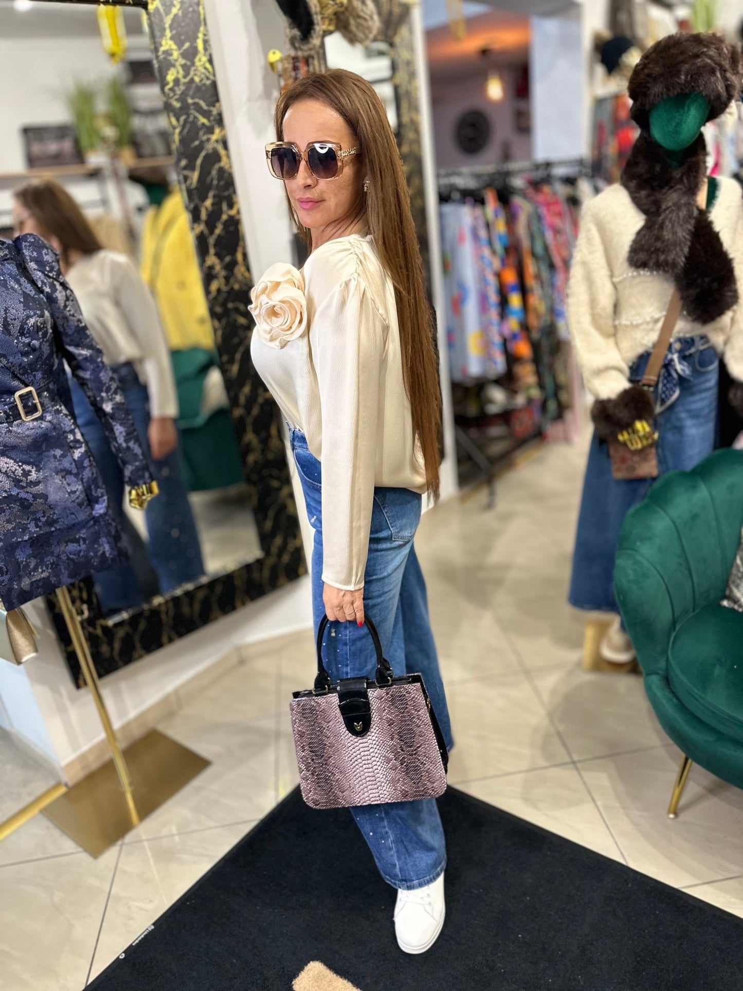 ANNA bézs felső rózsa kitűzővel - BELADY