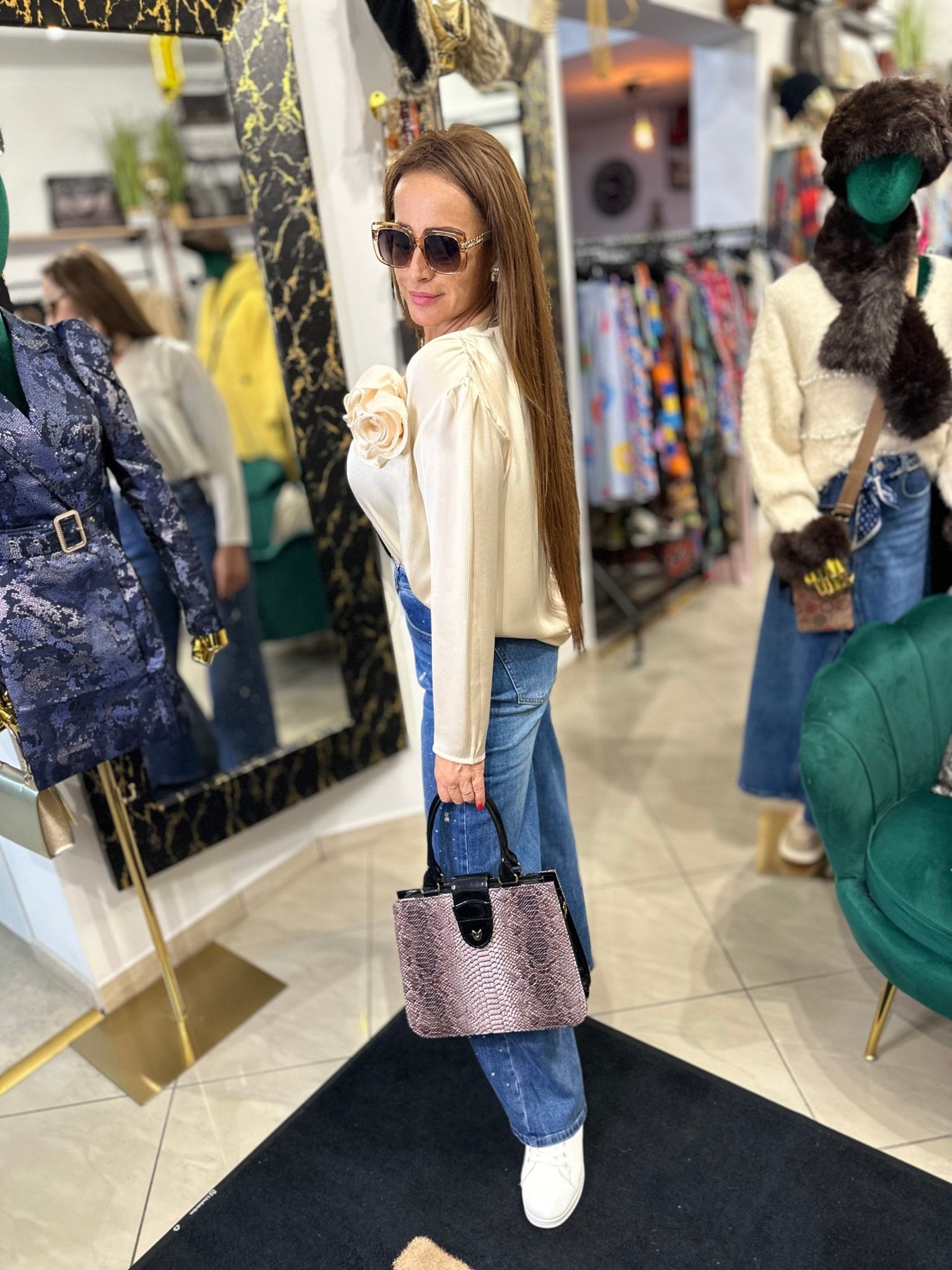 ANNA bézs felső rózsa kitűzővel - BELADY