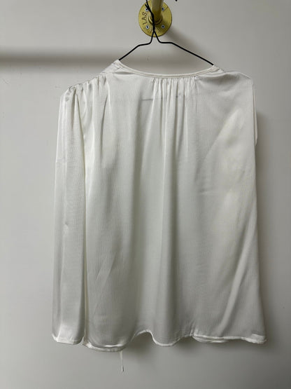 ANNA fehér felső rózsa kitűzővel - BELADY