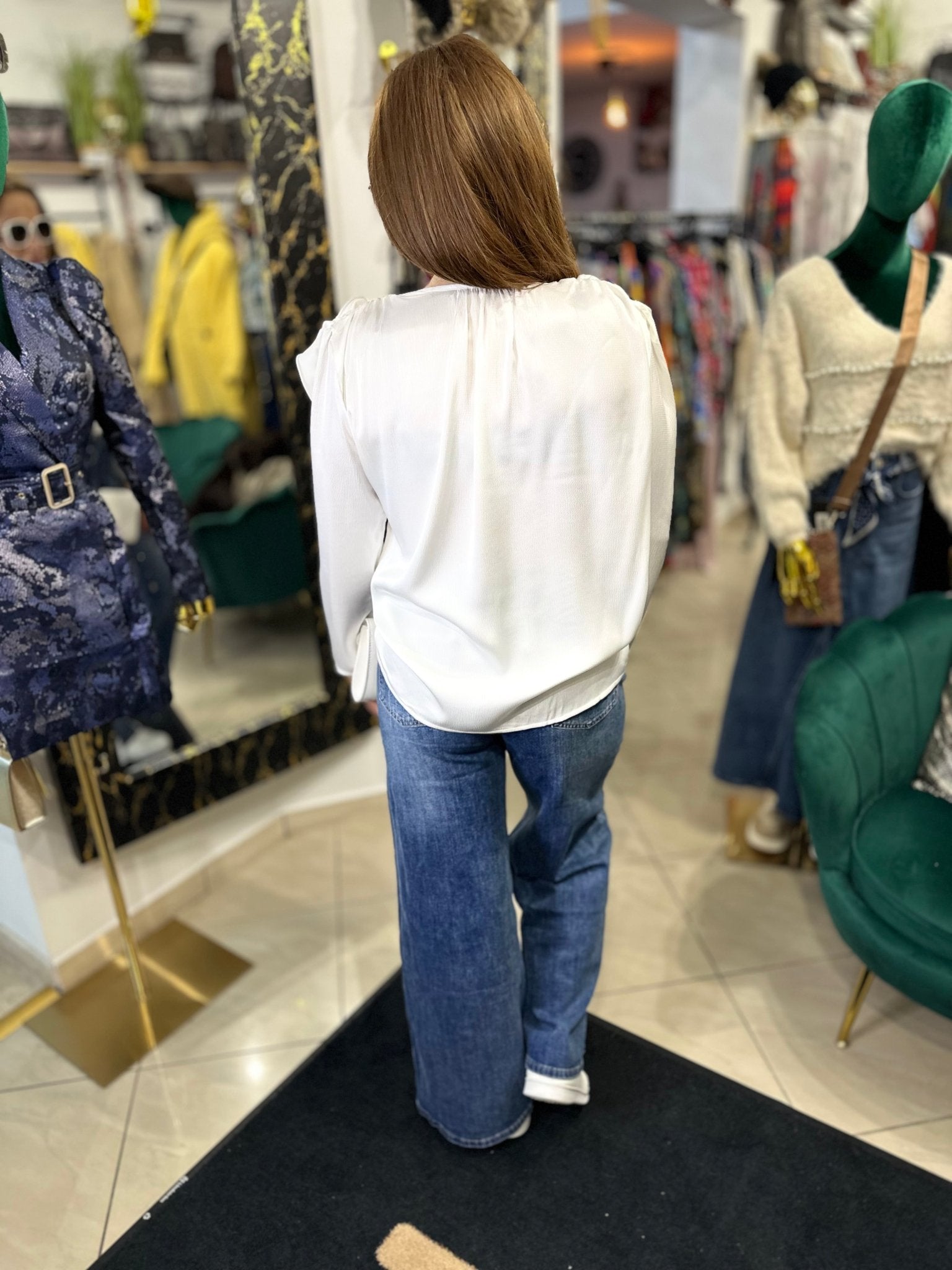 ANNA fehér felső rózsa kitűzővel - BELADY