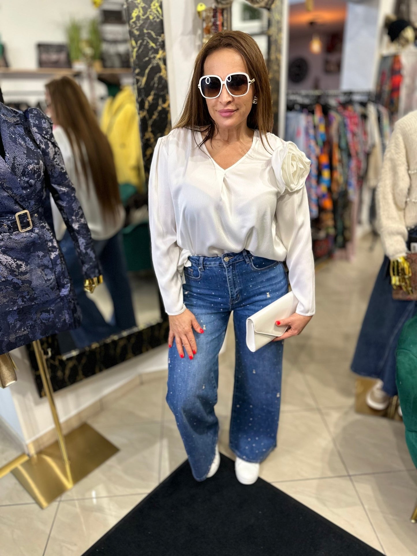 ANNA fehér felső rózsa kitűzővel - BELADY