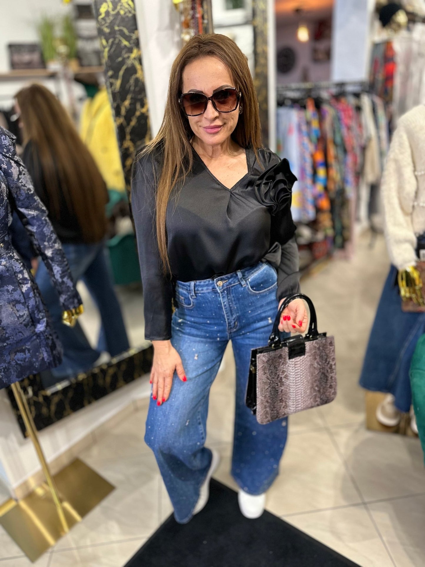 ANNA fekete felső rózsa kitűzővel - BELADY