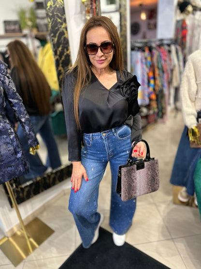 ANNA fekete felső rózsa kitűzővel - BELADY