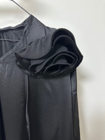 ANNA fekete felső rózsa kitűzővel - BELADY