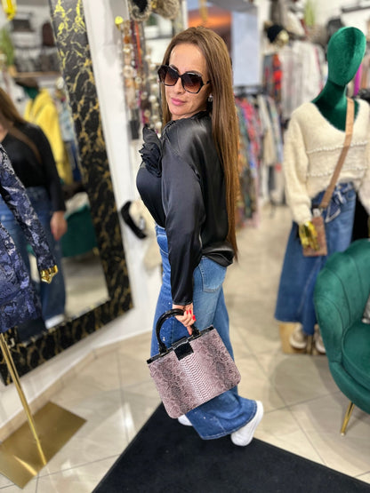 ANNA fekete felső rózsa kitűzővel - BELADY