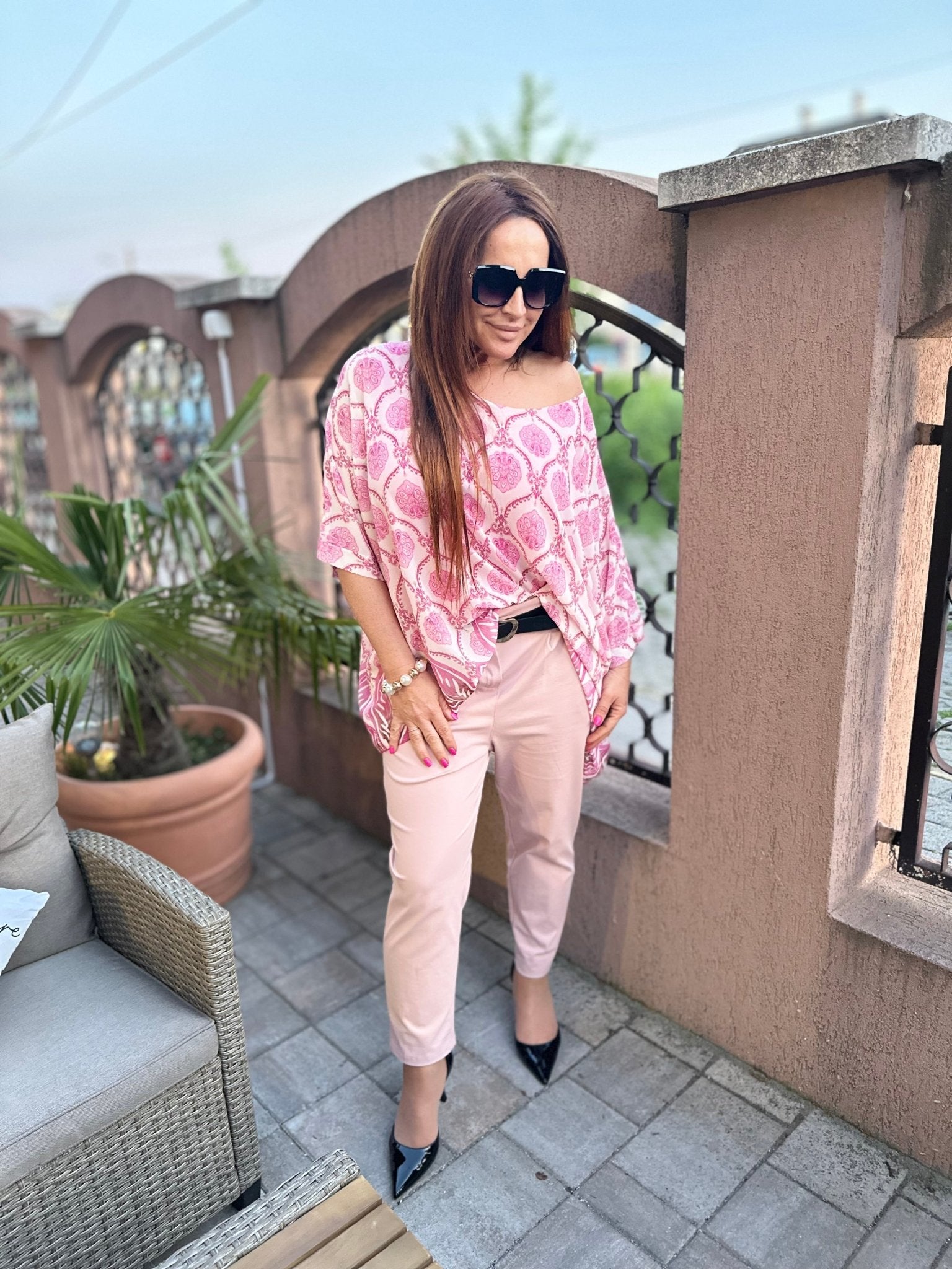 DEBORA fehér pink virágmintás bő fazonú felső - BELADY