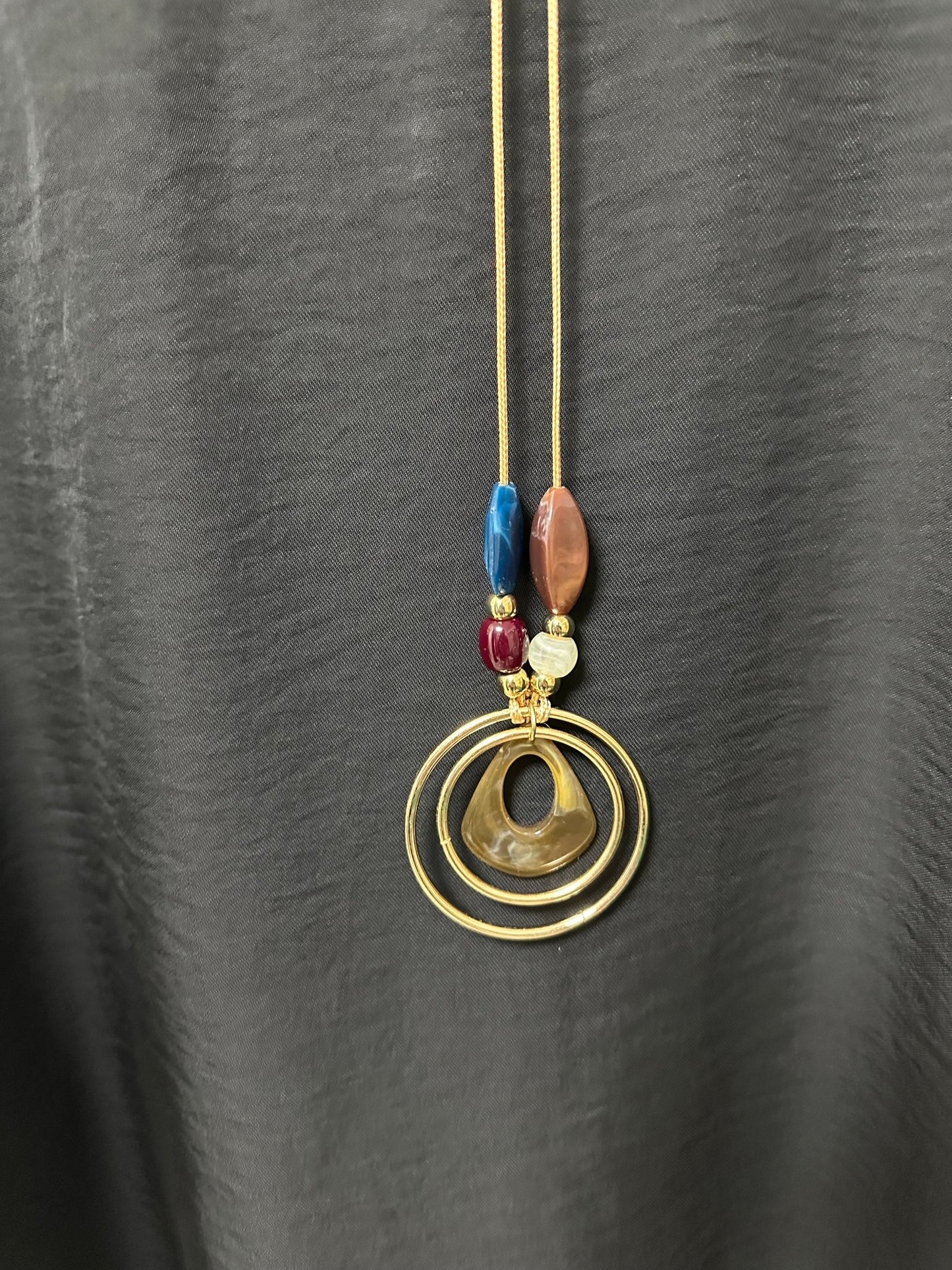 ERA fekete bő felsõ nyakláncal - BELADY