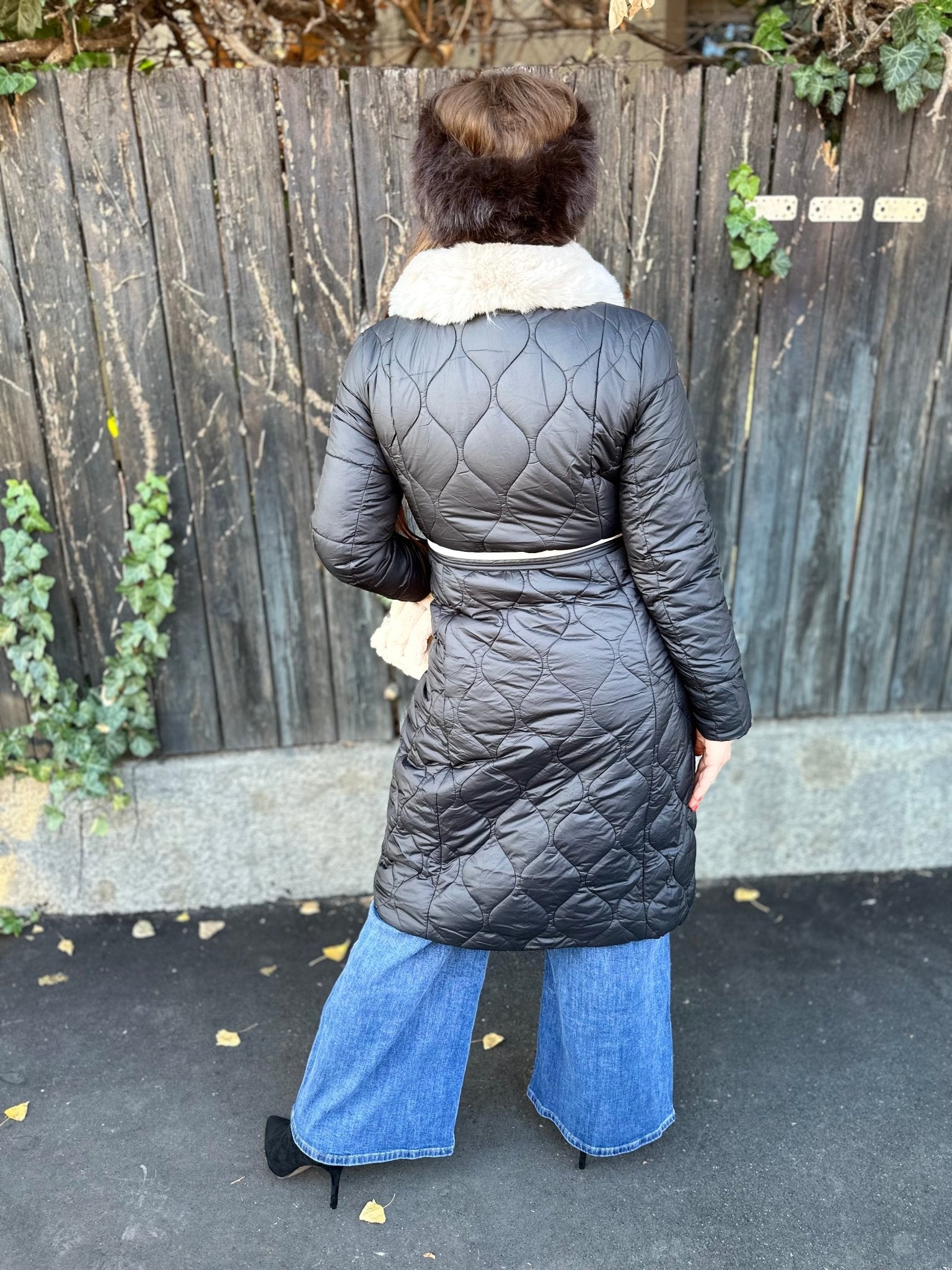 KINGA fekete szőrmés bélelt hosszú kabát - BELADY