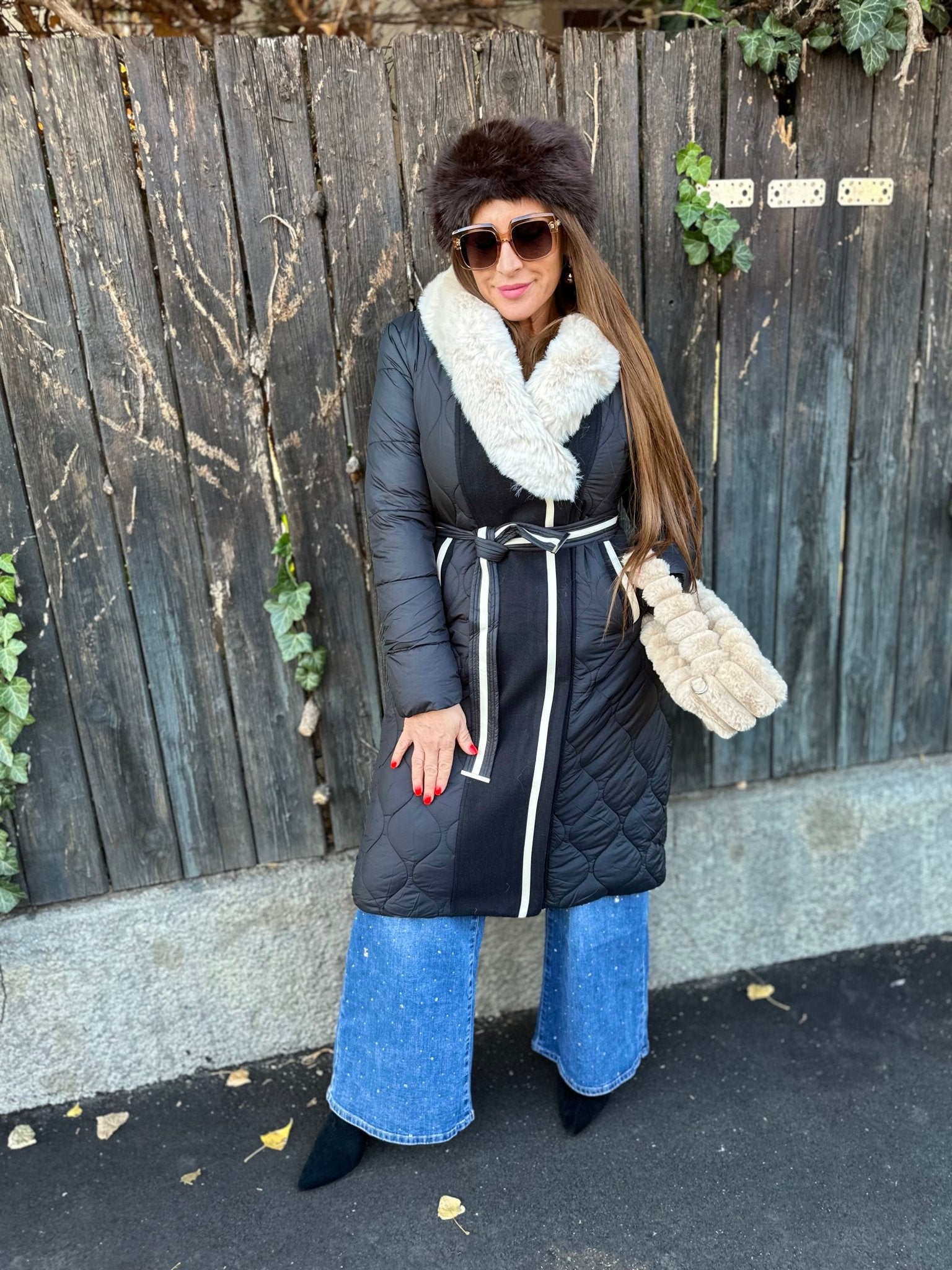 KINGA fekete szőrmés bélelt hosszú kabát - BELADY