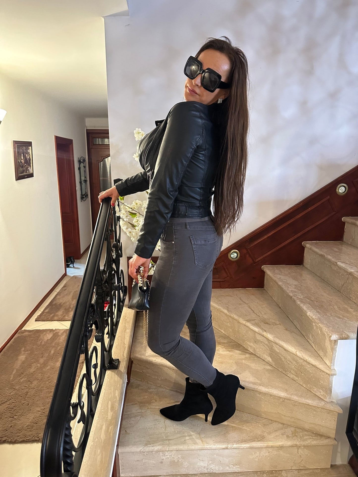 LARISSA sötét szürke skinny elasztikus farmer nadrág övvel - BELADY