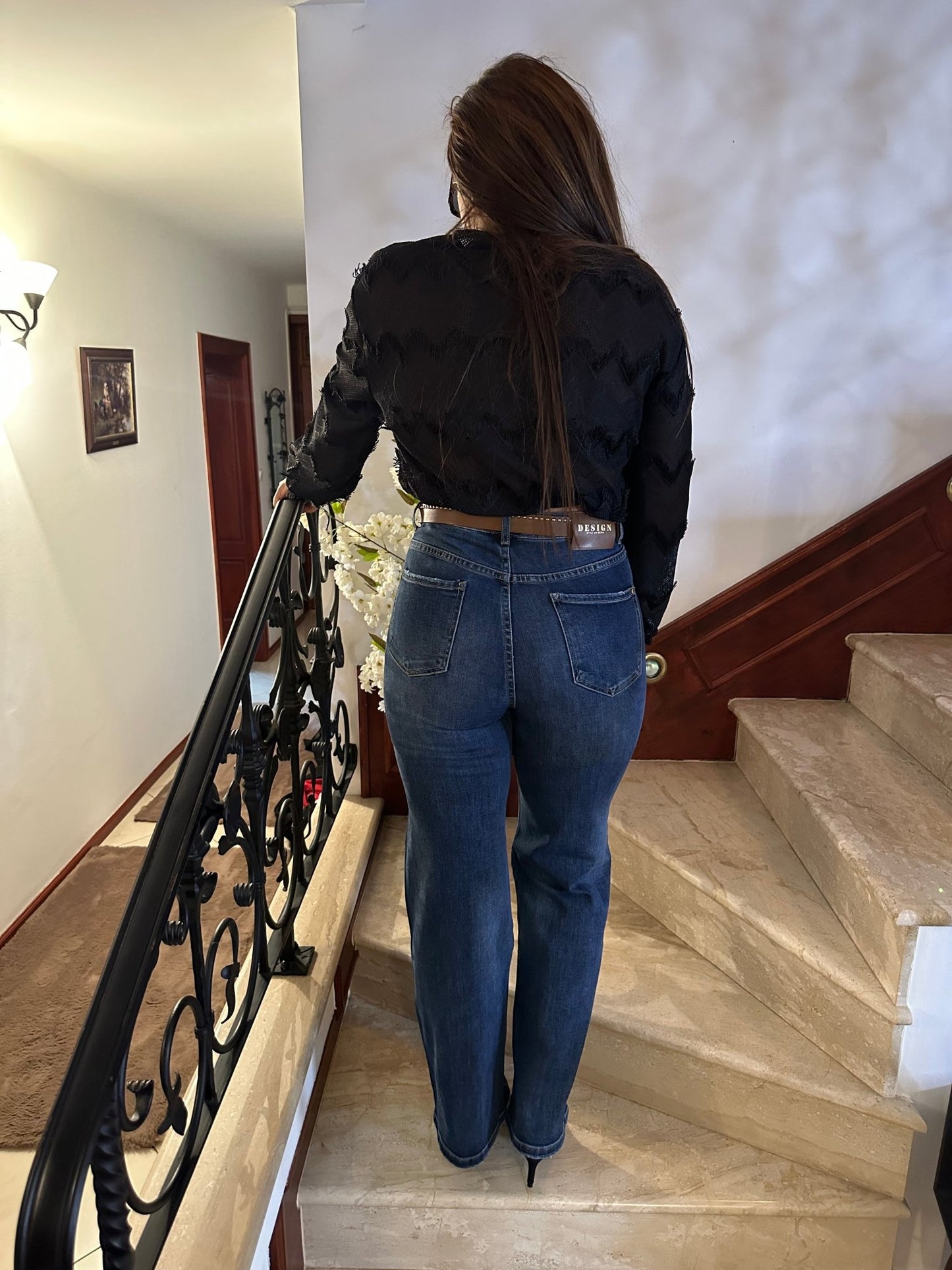 LILI bő szárú farmer nadrág arany pöttyökkel és barna övvel - BELADY
