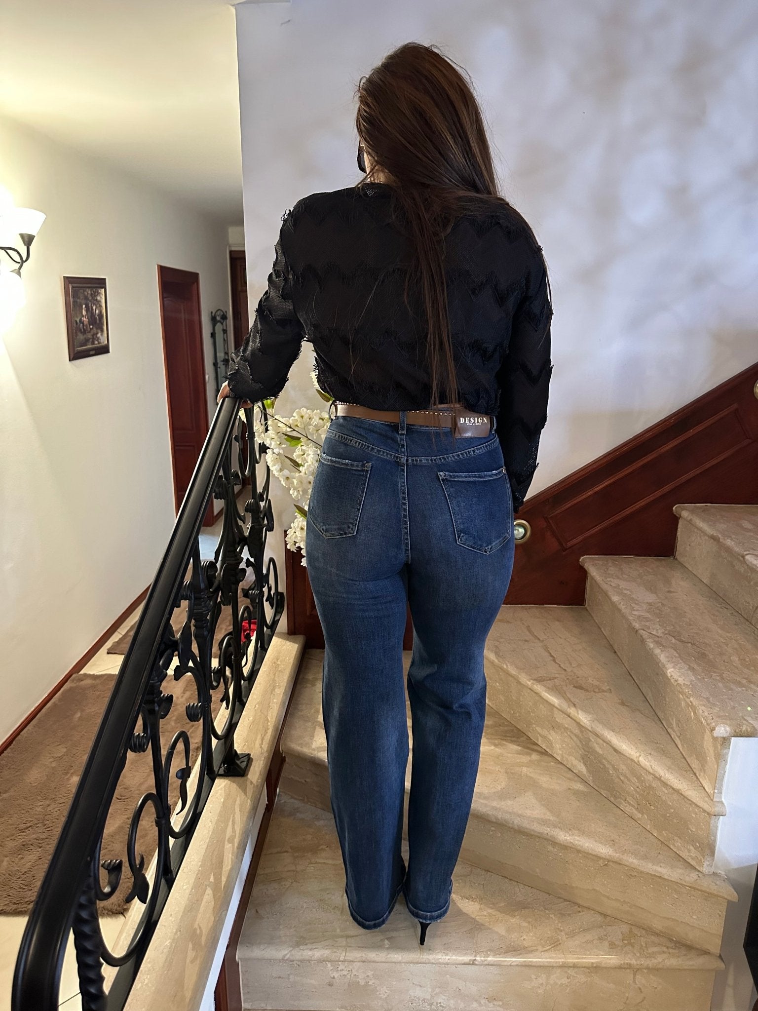 LILI bő szárú farmer nadrág arany pöttyökkel és barna övvel - BELADY