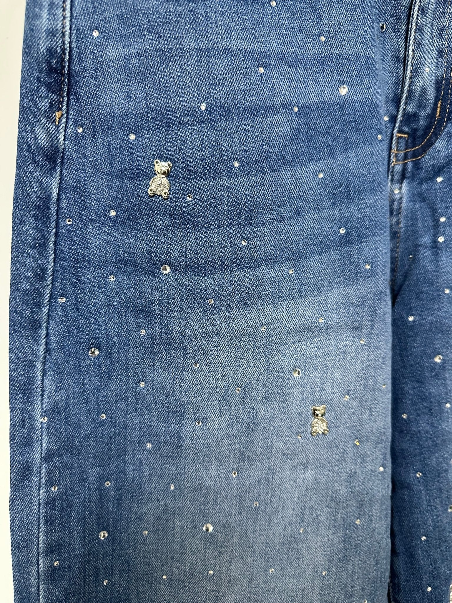 LIZA mom fit bő szárú köves, macis farmer nadrág - BELADY