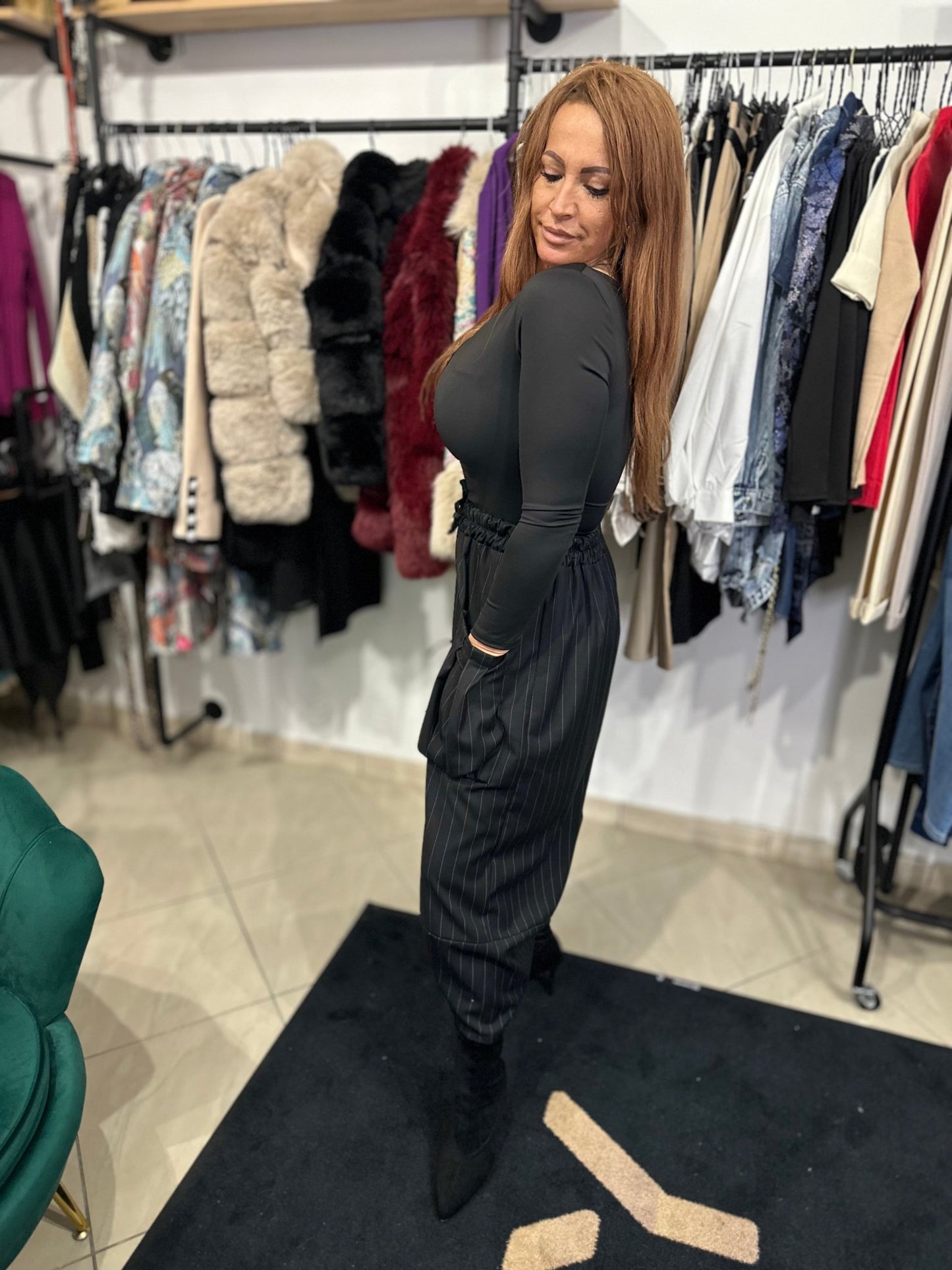 YSABELLE bõ fazonú baggy fekete csíkos nadrág - BELADY