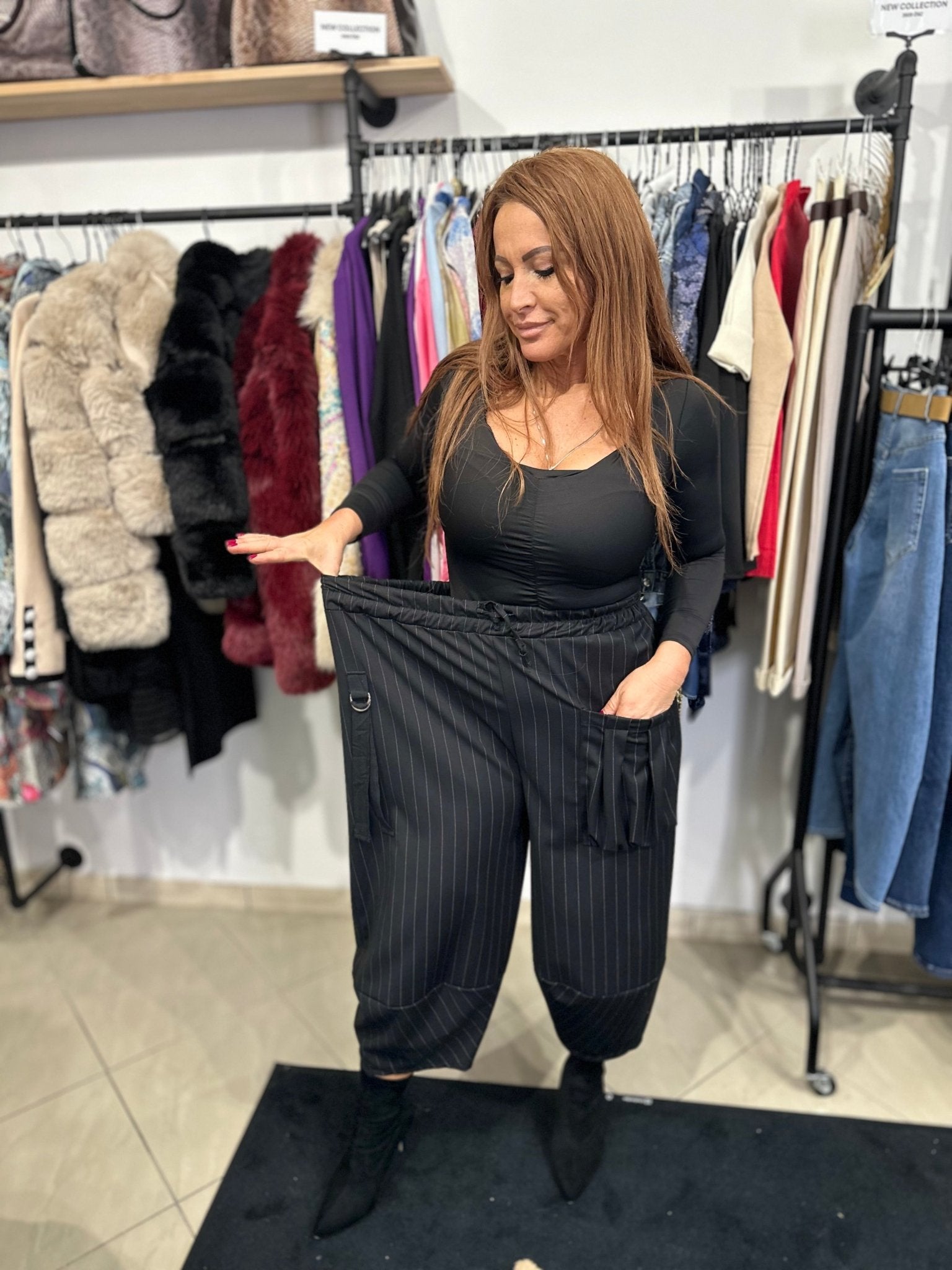 YSABELLE bõ fazonú baggy fekete csíkos nadrág - BELADY