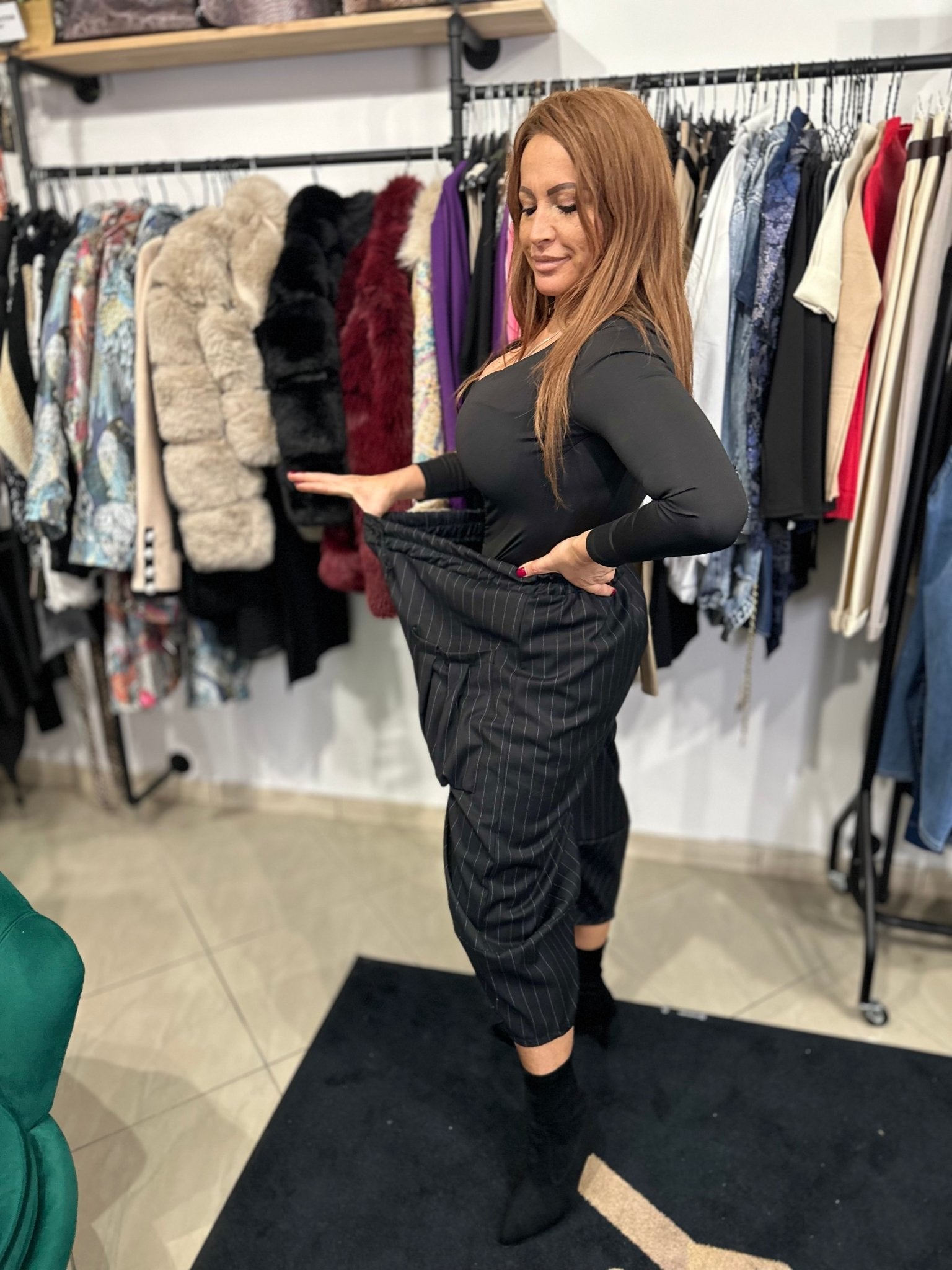 YSABELLE bõ fazonú baggy fekete csíkos nadrág - BELADY