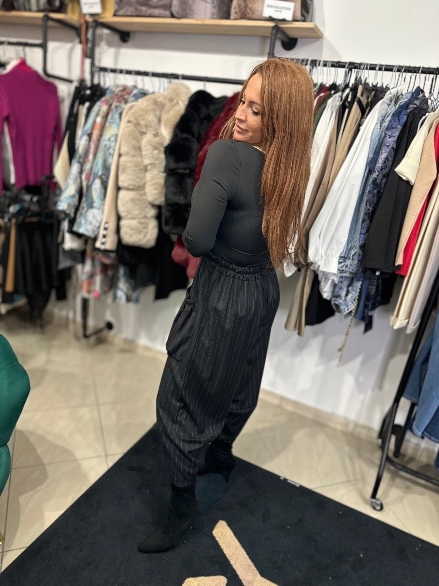 YSABELLE bõ fazonú baggy fekete csíkos nadrág - BELADY